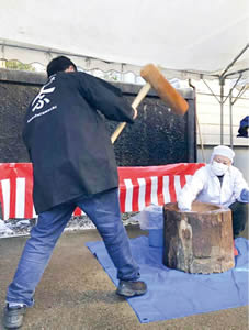 写真　餅つきの様子