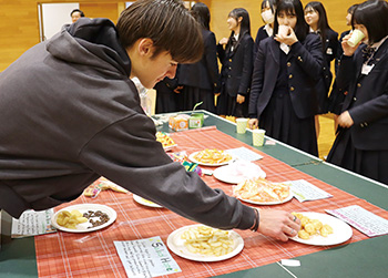 おもてなしの米菓を味見