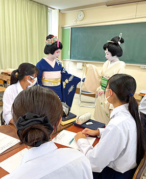 古町芸妓との交流の様子