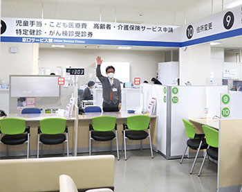 番号が呼ばれたら10番窓口へ