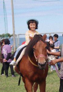 乗馬体験を楽しむ様子