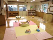 利用者の年齢に合わせて玩具が変わります