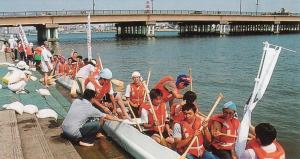 信濃川やすらぎ堤緑地-ボート大会