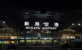 新潟空港（夜）