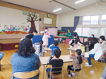 牡丹山幼稚園での虫歯予防教室の様子