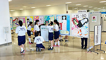 東区内中学校美術部作品展示の様子