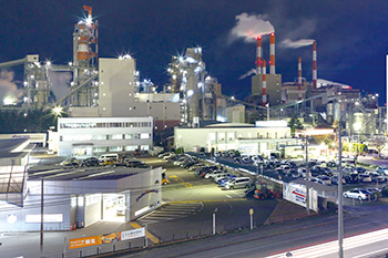 旧7号沿いの工場夜景イメージ