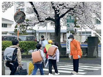 登下校見守りの様子