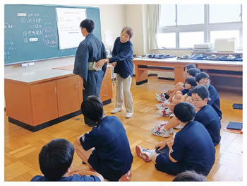 着付け体験の様子