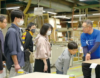 写真　工場見学の様子