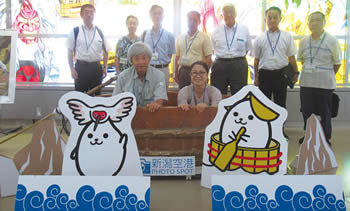 写真 新潟空港内記念撮影スポットにて