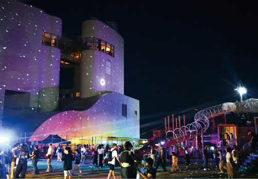 写真　山の下みなとランド公園内ライトアップ