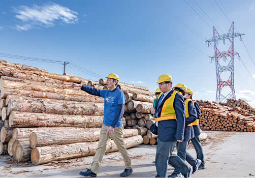 写真　ものづくりの現場を見学