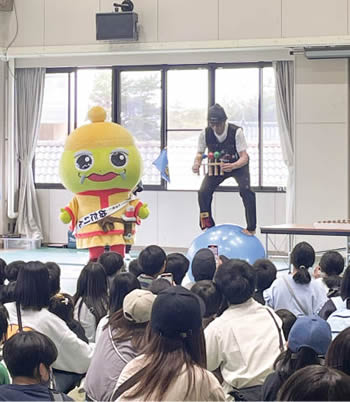 写真　東山の下フェスティバルでのぬたりん