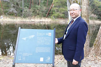 東区長　じゅんさい池にて