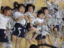 新聞紙であそぼう