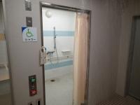 プール棟　車椅子用シャワー室写真