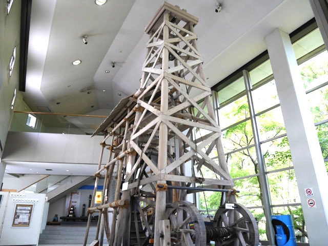 石油の世界館展示ロビーの上総堀りの模型