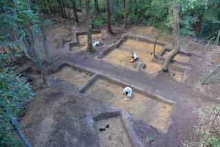 4基の埋葬施設が見つかった方形周溝墓の画像