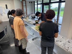 ミキサーで染め液を作る様子