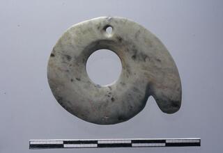 南赤坂遺跡出土のの字状石製品