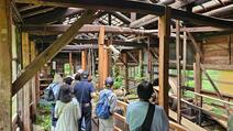 ポンピングタワーを見学する参加者の写真