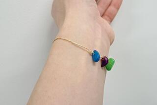 ミニ勾玉のブレスレット