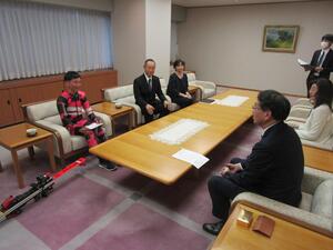 表敬訪問の様子