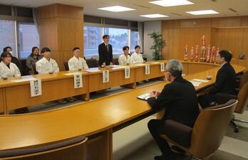 表敬訪問の様子