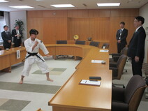 表敬訪問の様子（演舞披露）