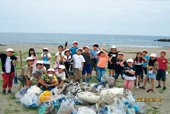 太夫浜小学校　ウミガメ復活プロジェクト　海岸清掃