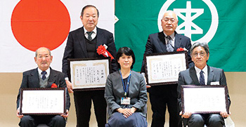 左から伊藤守さん、大島一成さん、高橋北区長、諏訪俊章さん、阿部康夫さん
