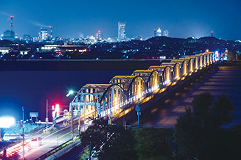 優秀賞「光輝く松浜橋の夜景」　投稿者　中野吉博