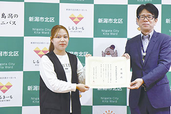 新潟医療福祉大学の学生が紙芝居を寄贈　風景