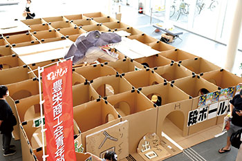 段ボール迷路　風景