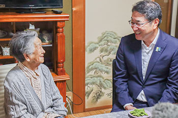 100歳の長寿をお祝い　風景