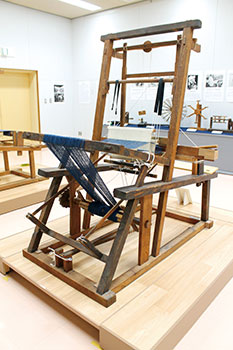 葛塚縞の伝統技術を体験　風景