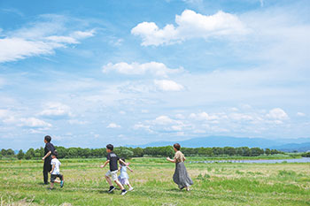 福島潟と家族写真