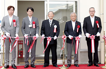 新崎駅エレベーター竣工式の様子(令和6年)