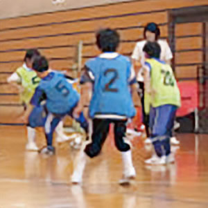 写真　フットサルU-9・12の様子