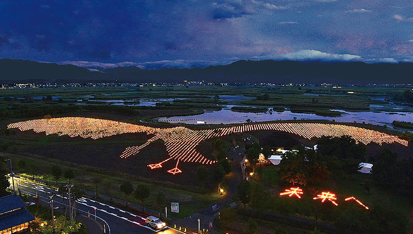 福島潟で点灯する巨大なLEDアート「雁迎灯」