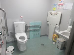 体育館棟2階トイレ内部