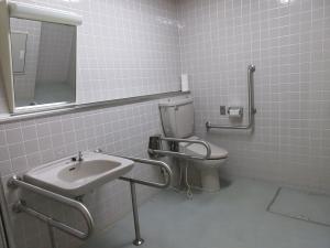 横越総合体育館トイレ内部