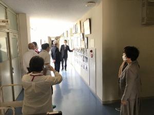 光晴中学校学校運営協議会委員による授業参観の様子