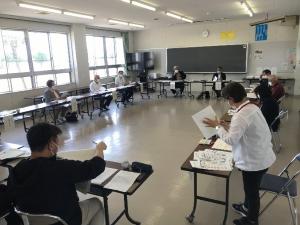 光晴中学校学校運営協議会の様子