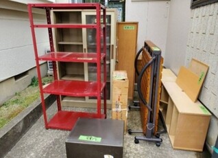 運び出された家財道具・ガレキその2