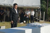 令和8年度平和祈念碑献花式の様子（小野市議会議長献花）