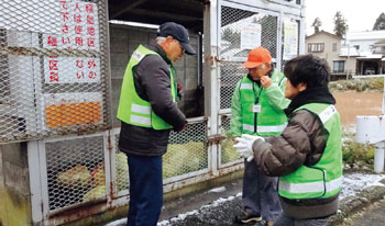 担当のステーションで違反ごみのチェック