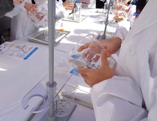 水つくり体験の様子