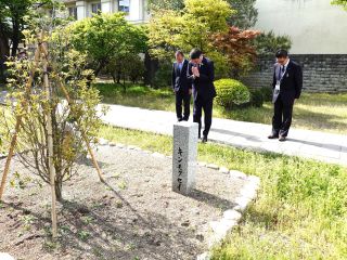 市長黙とうの様子